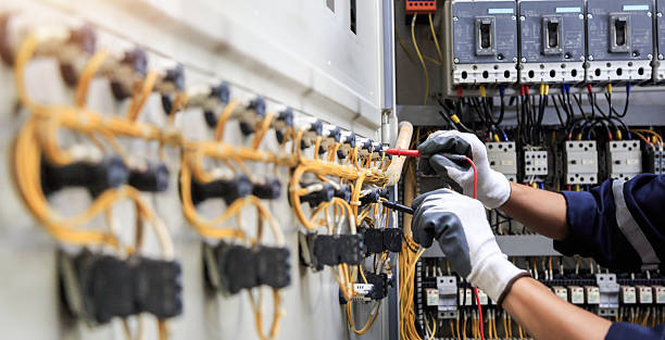 Professional Electrician technician working in Cascade Valley, WA